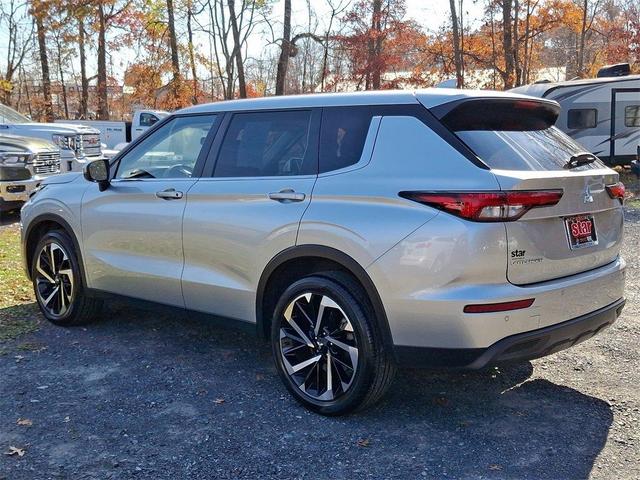 2022 mitsubishi outlander es