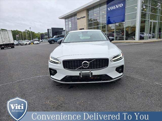 2023 volvo s60 b5 plus dark theme