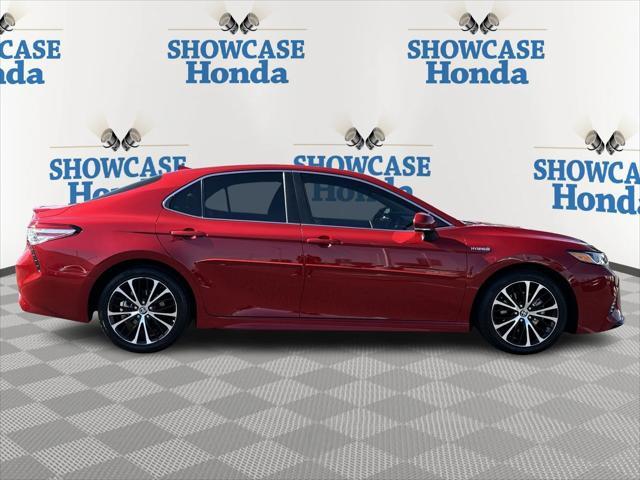 2020 toyota camry se