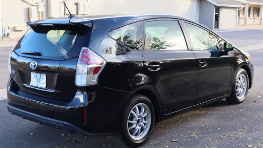 2017 Toyota Prius v (+)