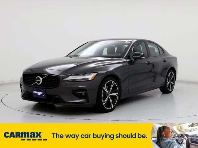2024 volvo s60 b5 core dark theme