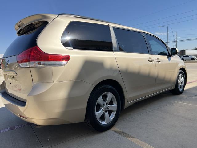 2012 toyota sienna le