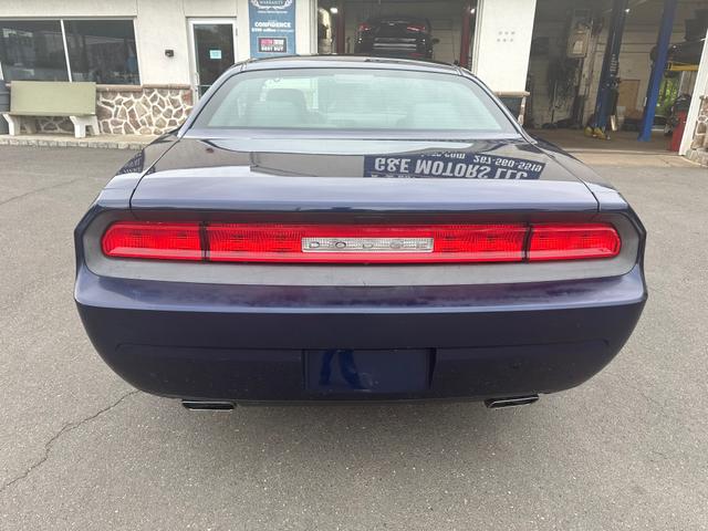 2013 dodge challenger sxt