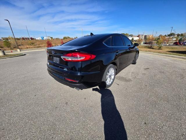 2020 ford fusion se