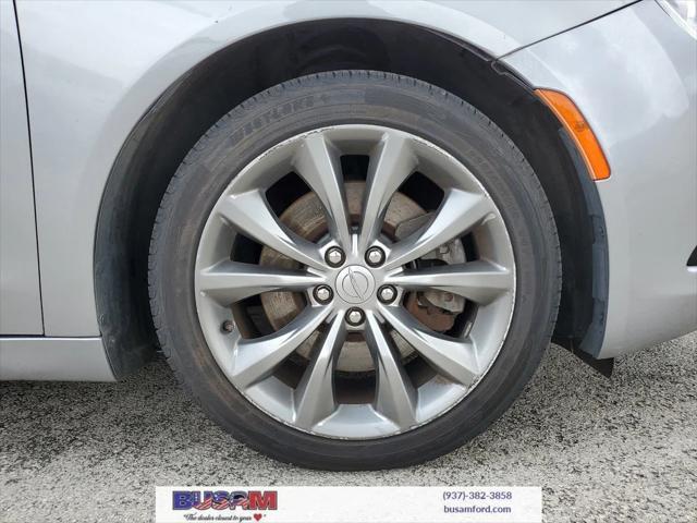 2015 chrysler 200 s