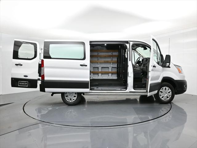 2022 ford transit-150 base