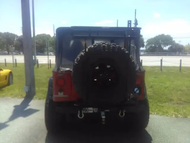 cj-7 jeep 1987 no rust ,runs fine !! manual transmission ,roll bars. no reserve