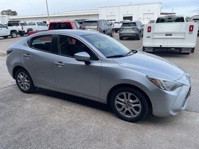 2018 toyota yaris ia base
