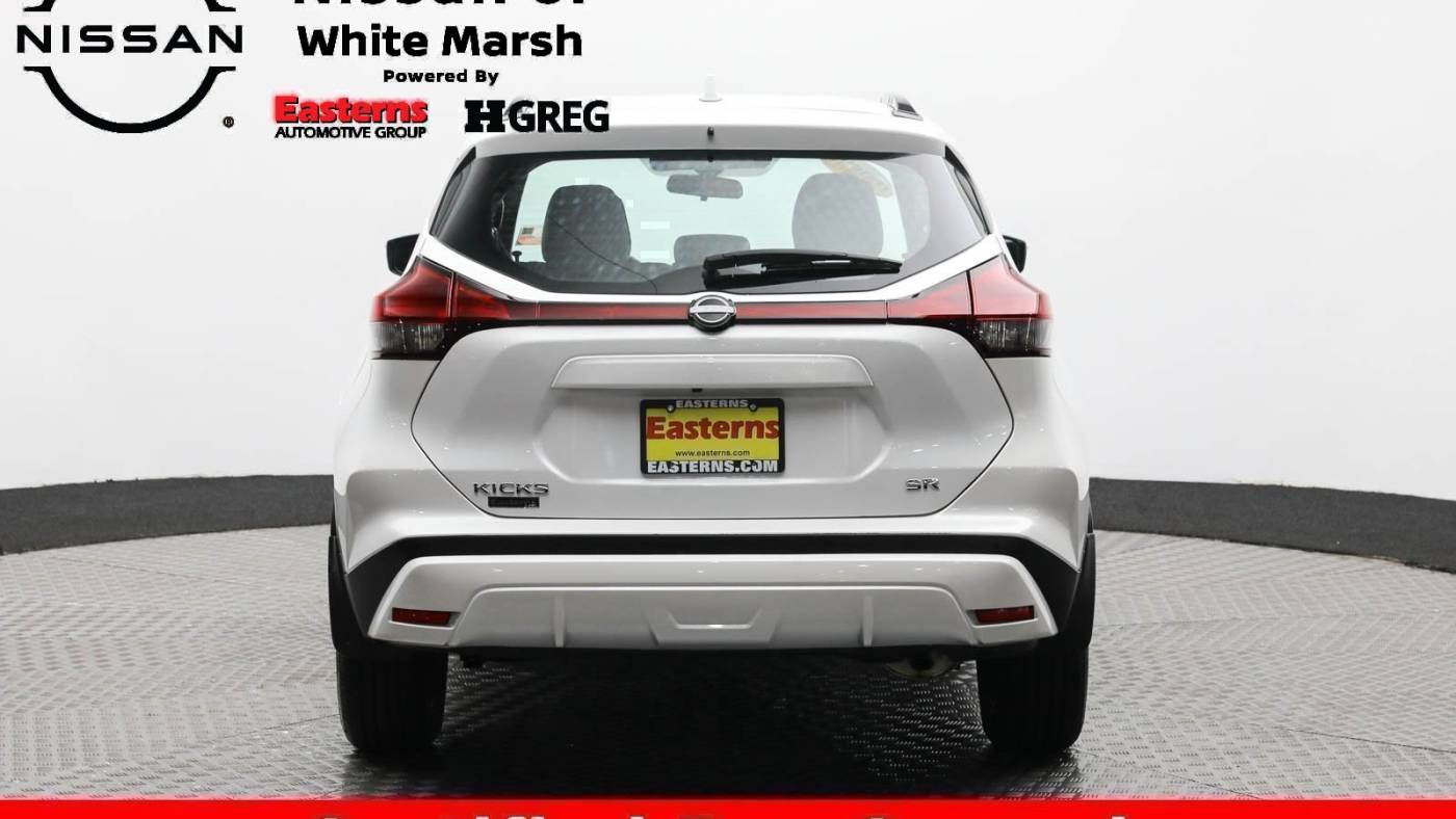 2023 nissan kicks sr