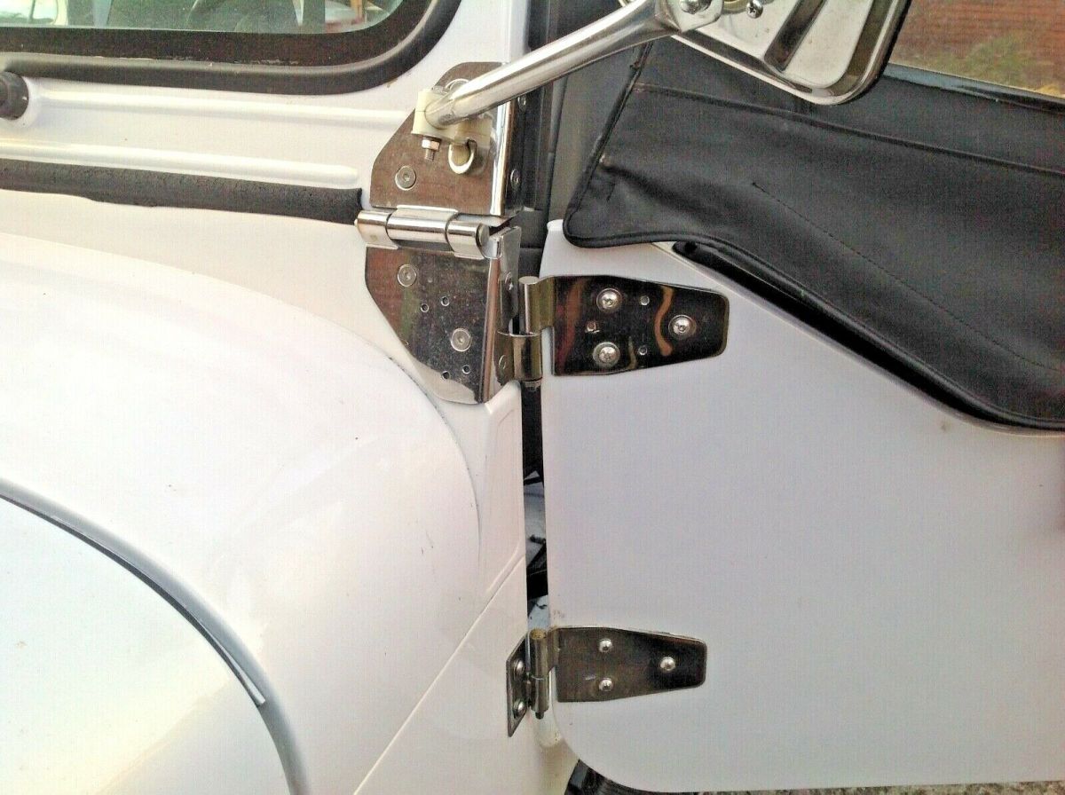 1992 white jeep wrangler 4 wheel drive manual transmission 2 door 4 cylinder euc