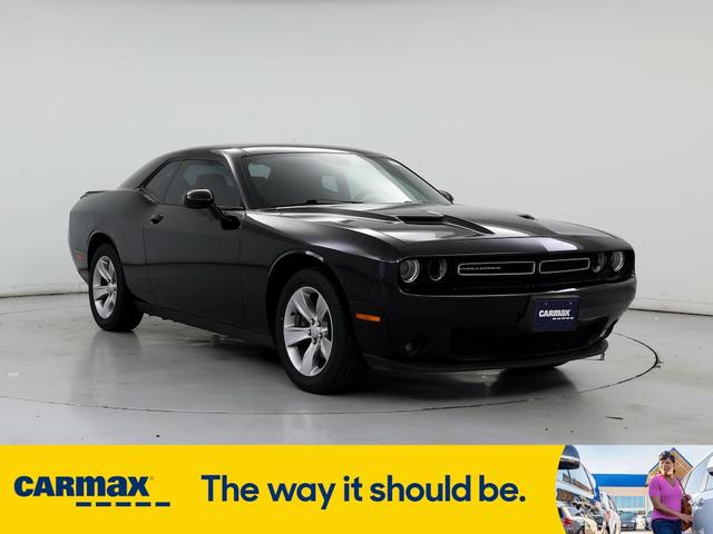 2021 dodge challenger sxt