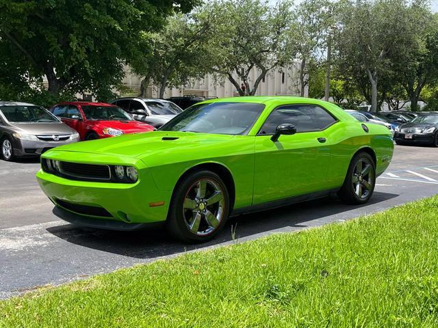 2014 dodge challenger sxt