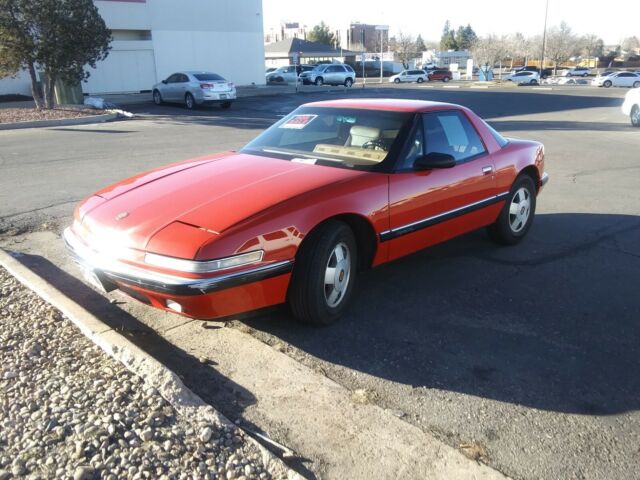 1989 buick reatta rare car only in production for three years.only 2 prev owners