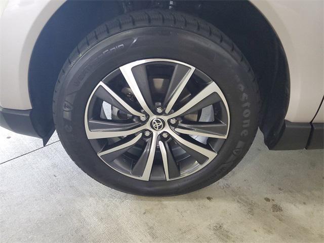 2021 toyota venza le