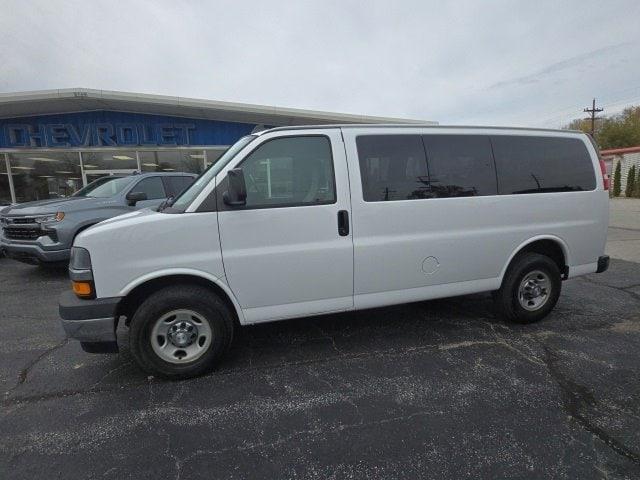 2017 chevrolet express 2500 lt
