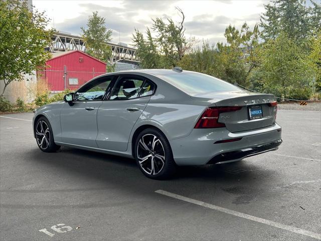 2024 volvo s60 b5 plus dark theme