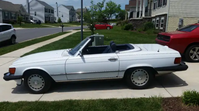 1988 mercedes 560sl convertible with both tops good condition