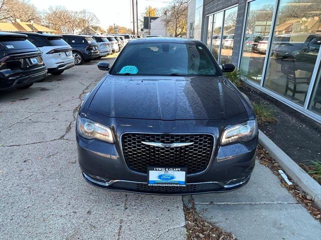 2018 chrysler 300 s