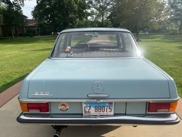 1971 mercedes-benz 250 sedan blue rwd manual base model