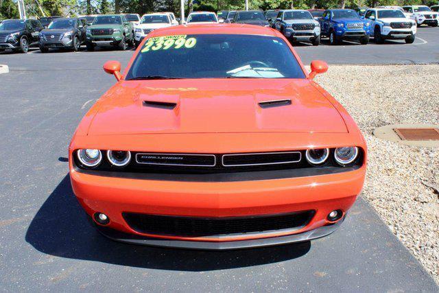 2016 dodge challenger sxt