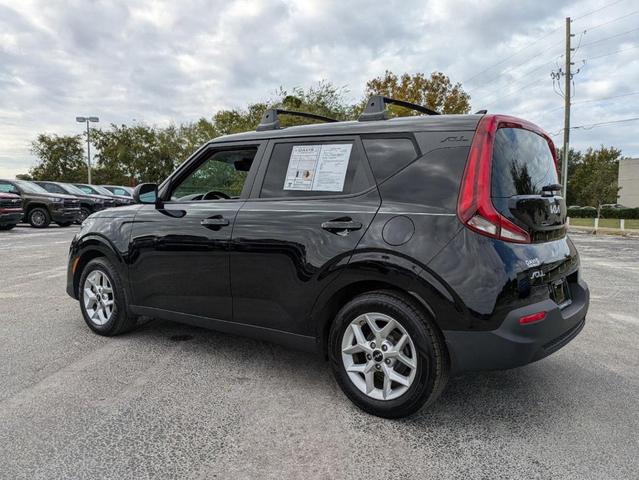 2022 kia soul lx