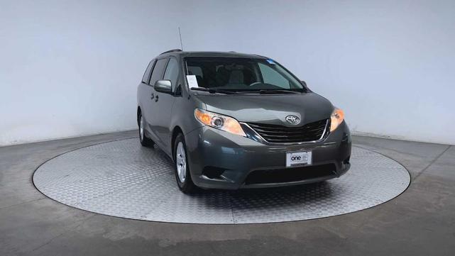 2014 toyota sienna l