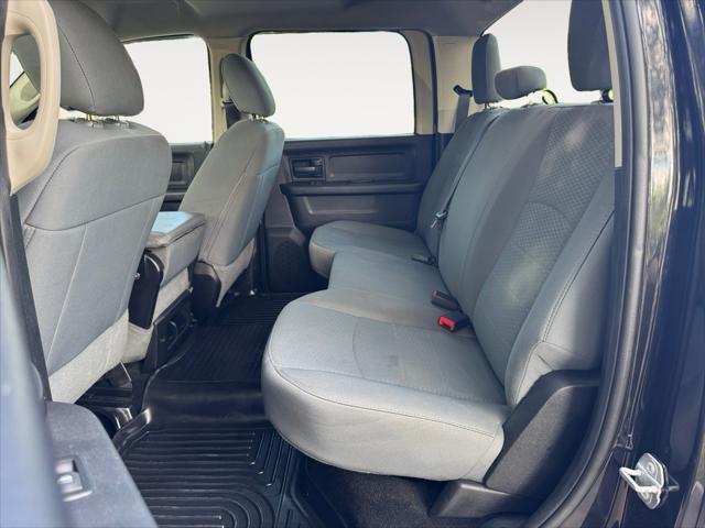 2016 ram 2500 tradesman crew cab, 4x4 lifted, fender flares, cruise control, custom wheels, bluetooth, 6.7l cummins turbo diesel!!!!