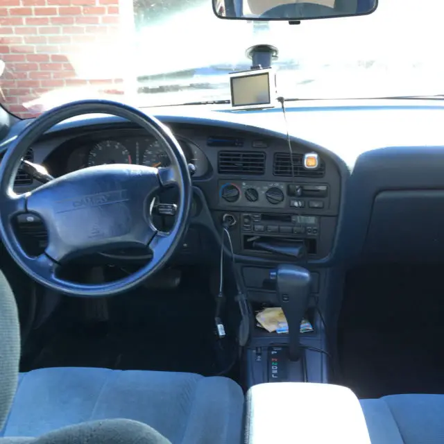 toyota camry white 1992 ,was cared for,drives fine, needs minor fixes. happy car