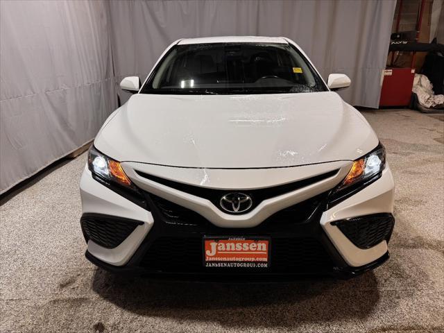 2021 toyota camry se