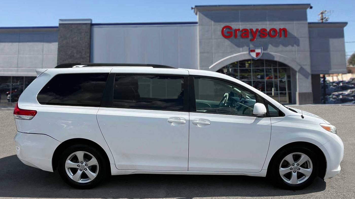 2011 toyota sienna