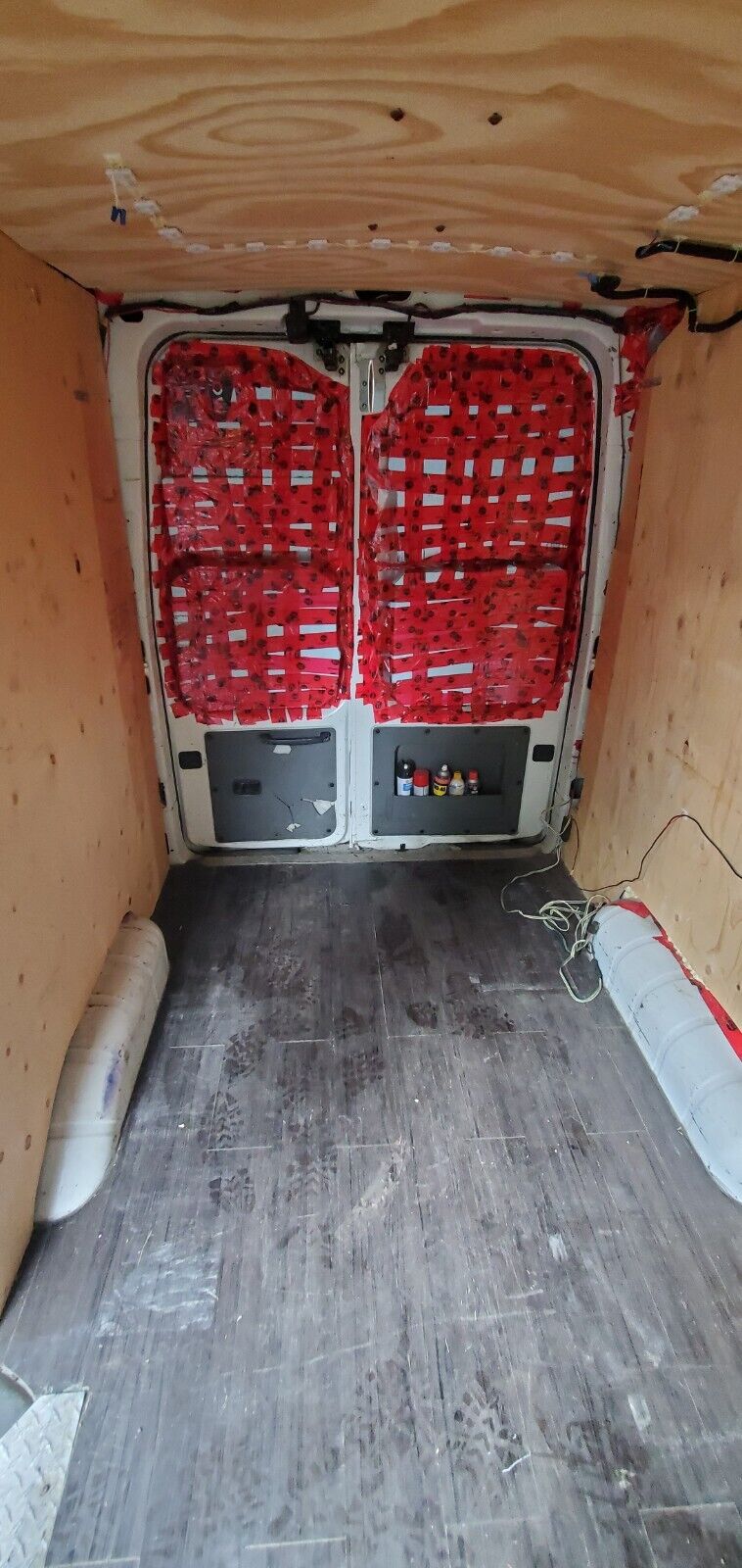 nv2500, a solid powerful van & large cargo compartment. perfect for contractors