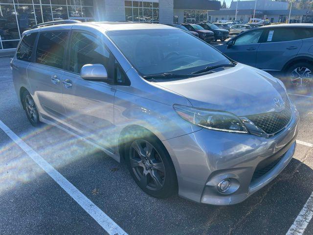 2017 toyota sienna se premium