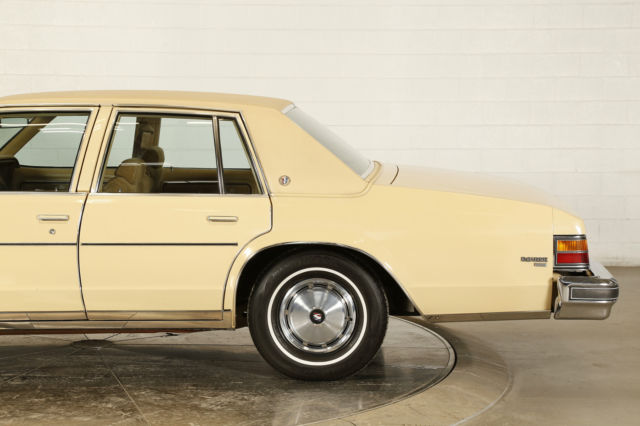 1977 buick lesabre custom sedan 4-door 6.6l