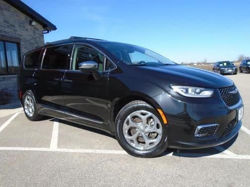 2022 chrysler pacifica limited in hortonville, wisconsin