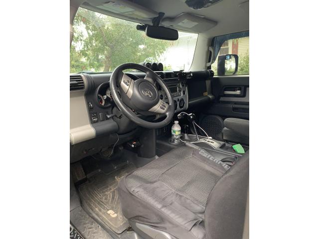 2013 toyota fj cruiser base