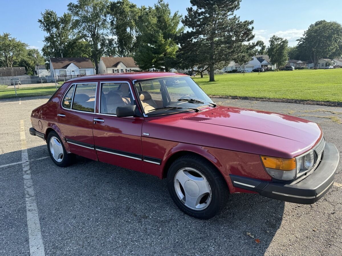 1984 saab 900 red