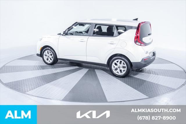 2022 kia soul lx