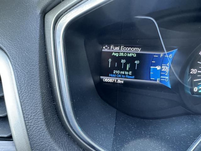 2016 ford fusion se