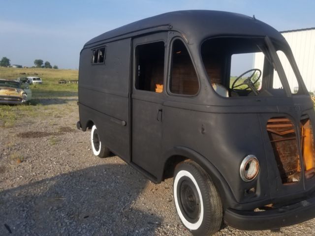 1952 metro van .....decent truck