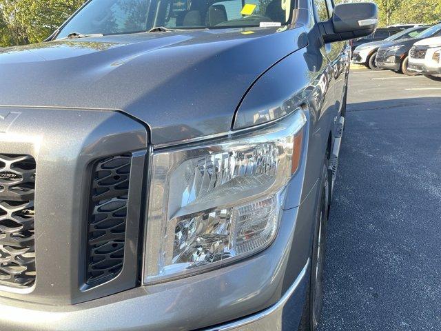 2019 nissan titan sv
