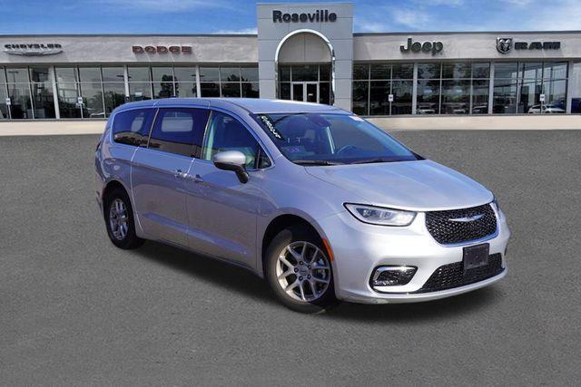 2023 chrysler pacifica touring-l