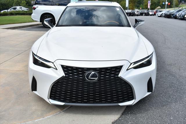 2022 lexus is 300 base
