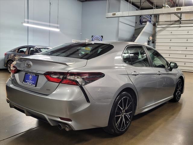 2021 toyota camry se