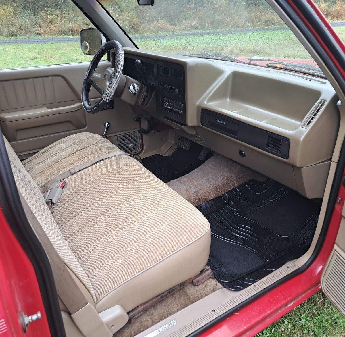 1991 dodge dakota truck ( 124,275 miles ) run's, needs engine work