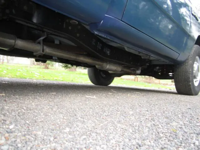 1990 dodge ram 150 shortbox, 2wd, 100% rust free, must be seen!