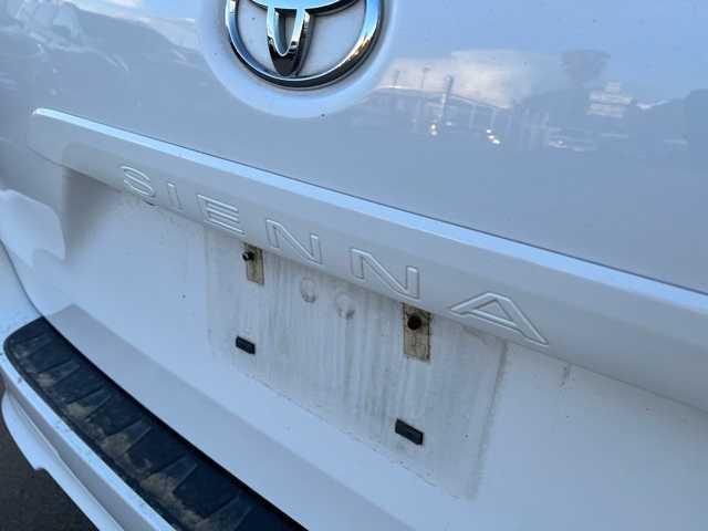 2017 toyota sienna se premium