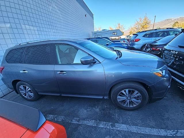2020 nissan pathfinder sv
