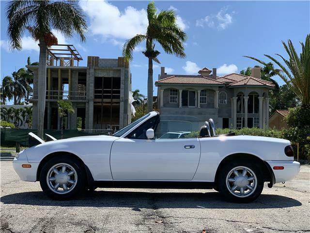 1991 mazda mx-5 miata roadster, convertible 122k miles white, gorgeous vehicle