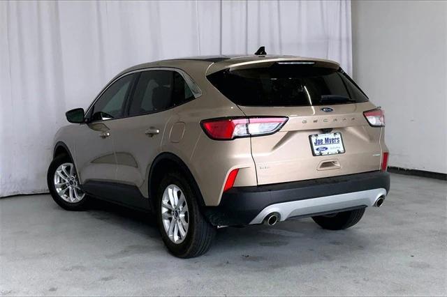 2020 ford escape se