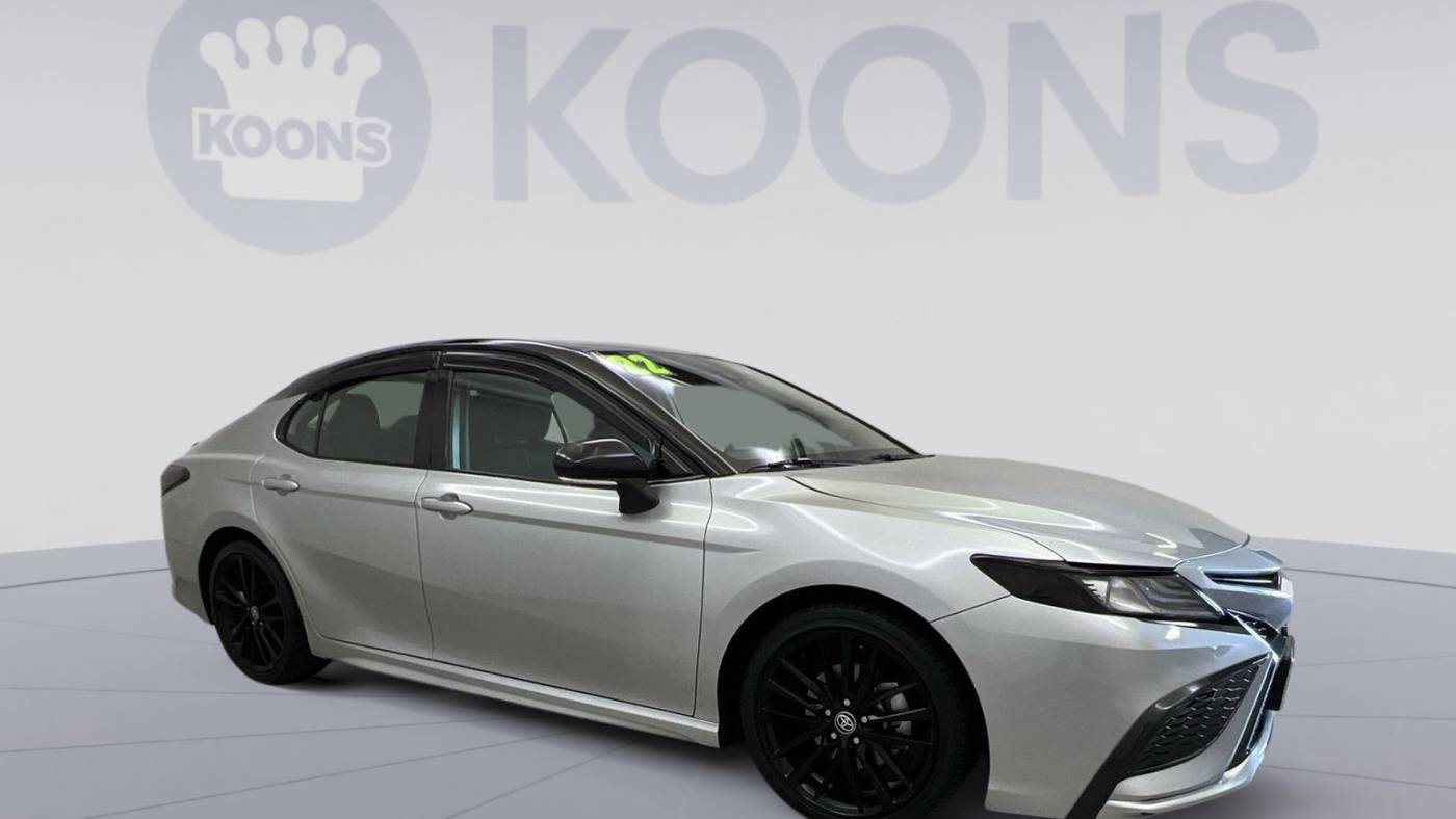 2022 toyota camry hybrid xse